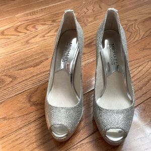 Silver glitter Michael Kors York platform peep toe pump in size 5.5